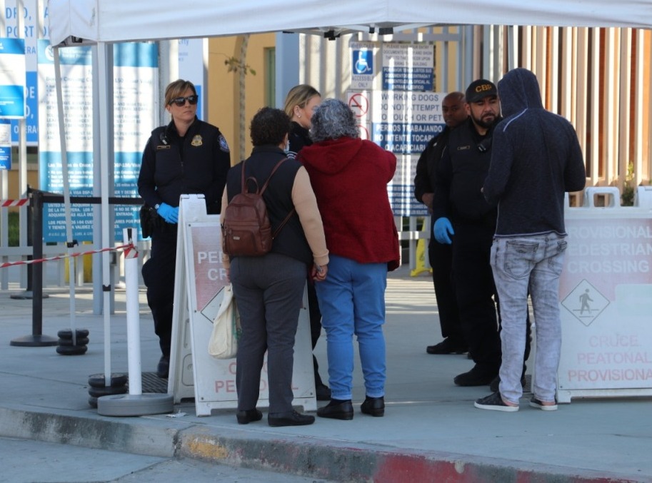 EU niega entrada a personas con visa de turista en Tijuana. | Said Betanzos