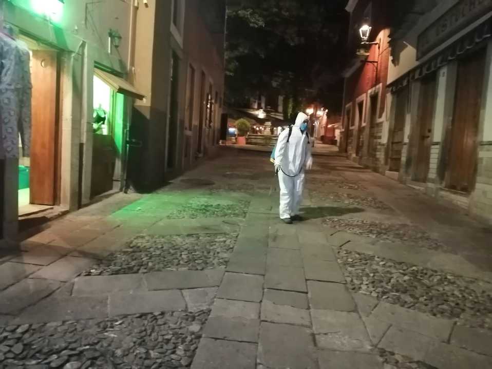 En Guanajuato capital realizan sanitización a espacios públicos