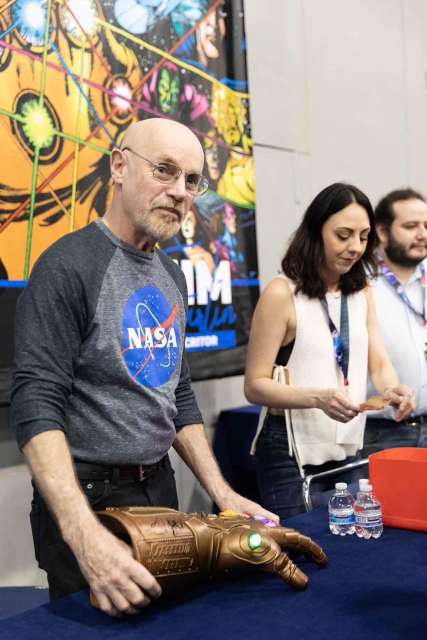 La asistente del creador del villano Thanos dio positivo al Covid-19.