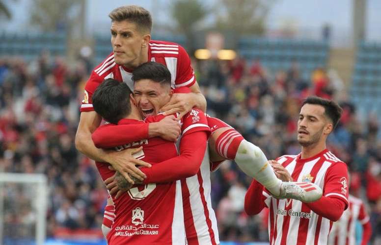 Jugadores del UD Almería en festejo (Twitter @U_D_Almeria)