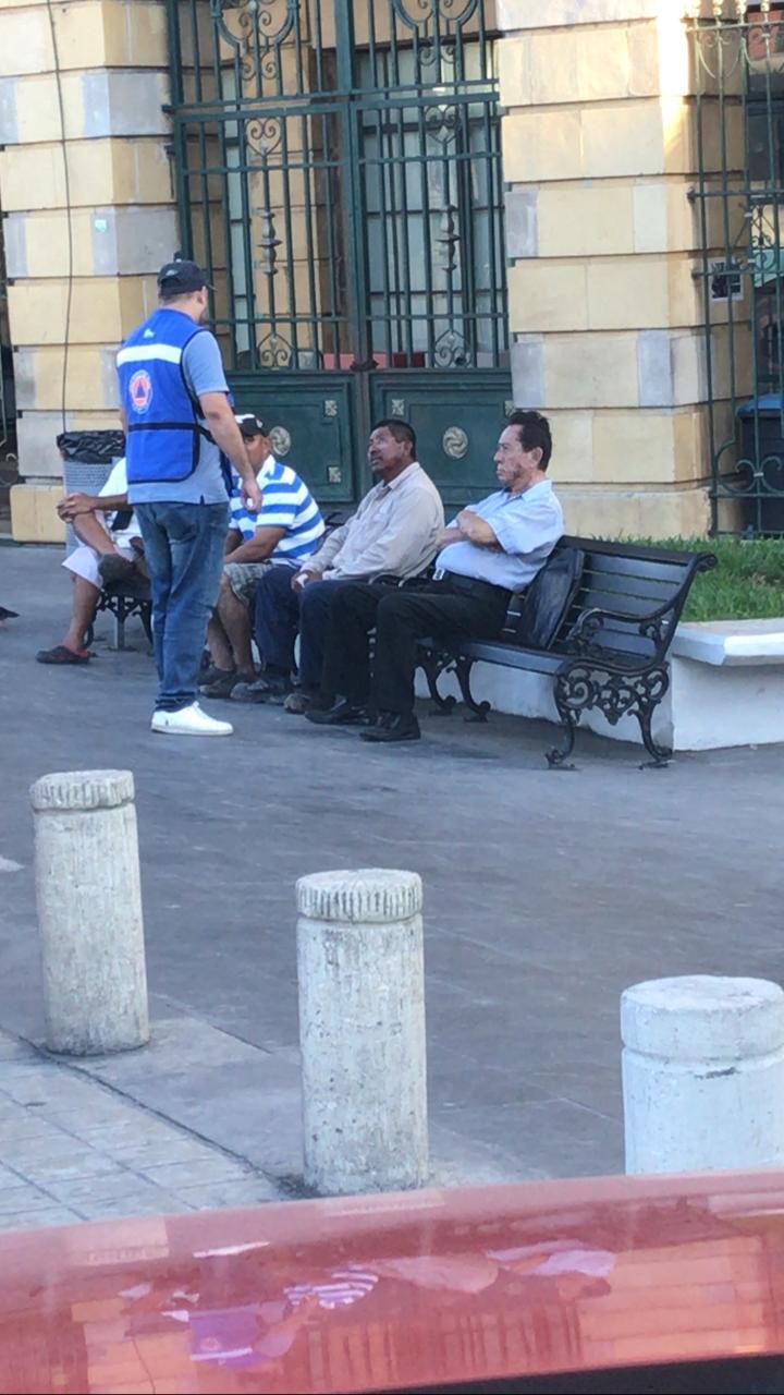 Protección Civil acude a plazas del centro de Tampico para exhortar a mayores de 60 años no exponerse al coronavirus, afirma Jesús Nader