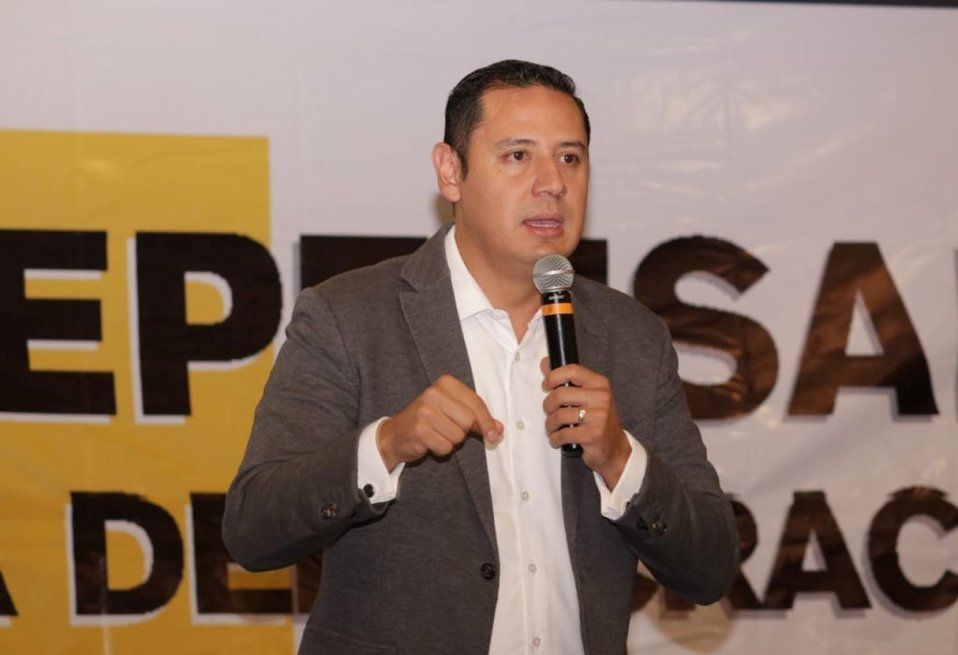 Ángel Ávila, integrante de la dirección nacional extraordinaria del PRD. (Facebook/Ángel Ávila)