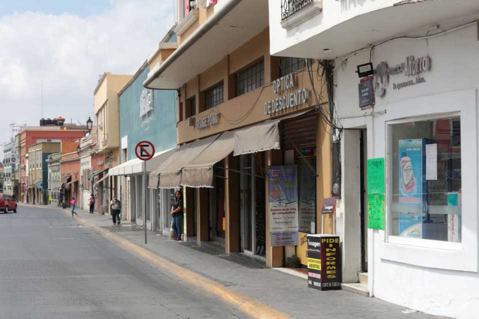 Comercios en centro de Pachuca. (Jorge Sánchez)