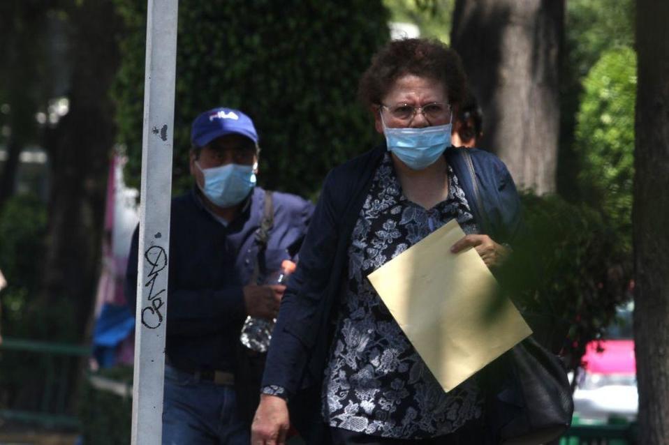 Gente de CdMx con cubrebocas por la pandemia de Covid-19 (Cuartoscuro)