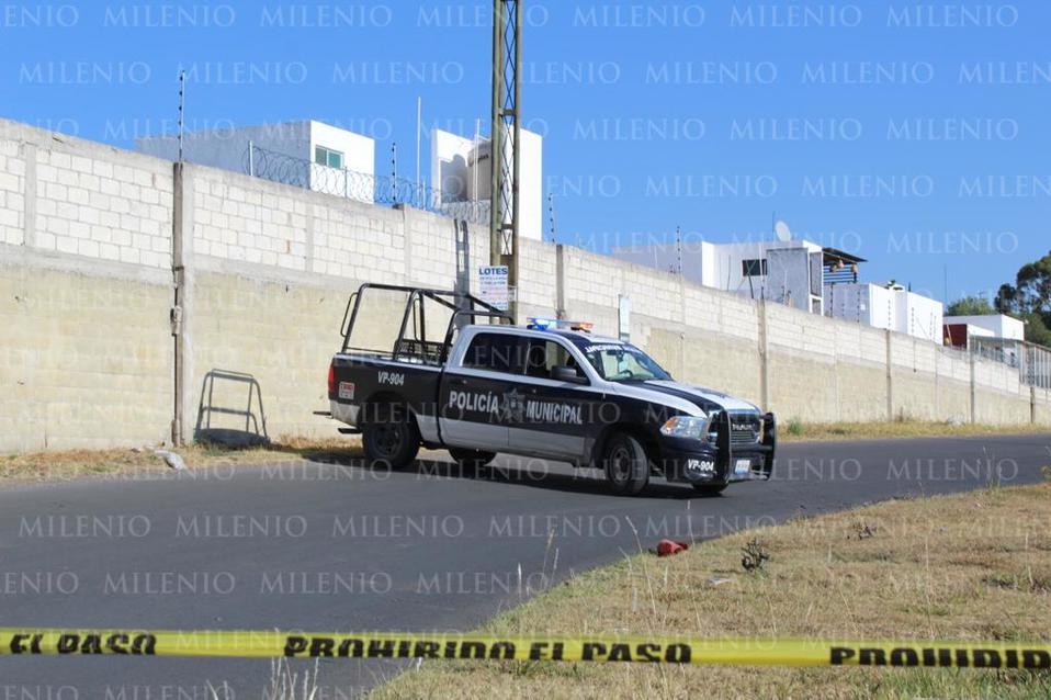 Hallan encobijado y embolsado el cadáver maniatado de un hombre en La Joya. (Andrés Sánchez)