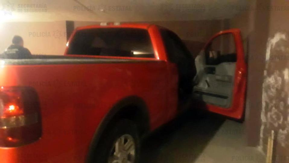 En el inmueble también encontraron artículos uniformes de la policía municipal de Tultitlán. (Especial)
