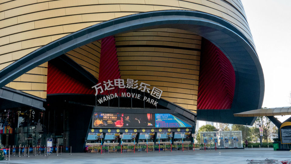 Más de 500 cines reabren en China, tras reducción de Covid-19