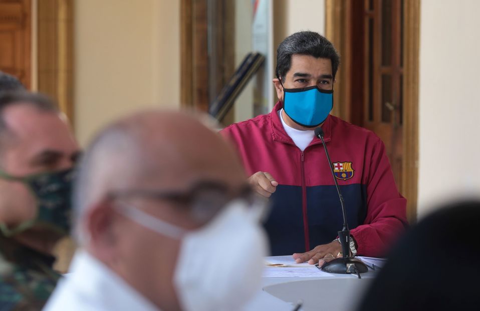 Nicolás Maduro muestra su pasión por el FC Barcelona (AFP)