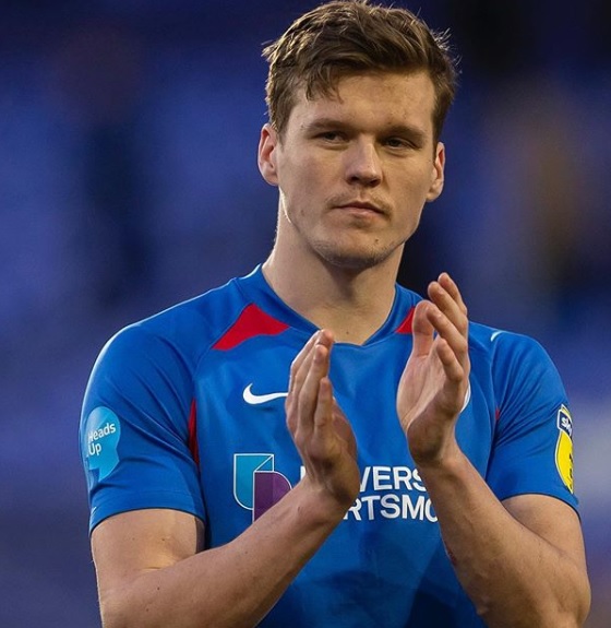 Sean Raggett, jugador inglés del Portsmouth (Instagram @seanraggett94)