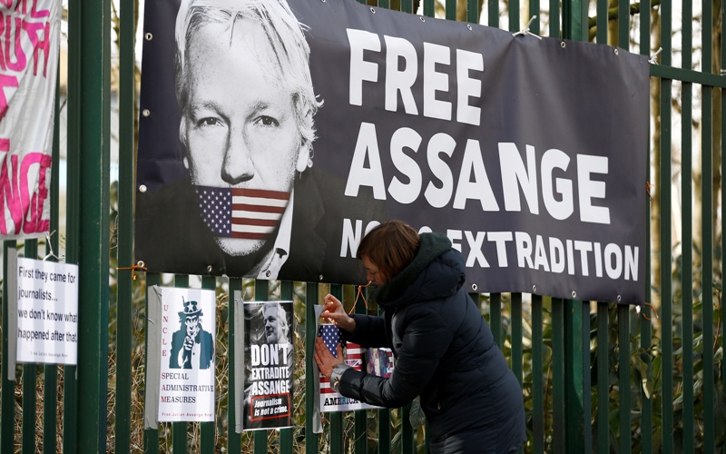 Aassange fue detenido en 2010 en el Reino Unido a petición de Suecia por un caso de presuntos delitos sexuales. (Archivo)