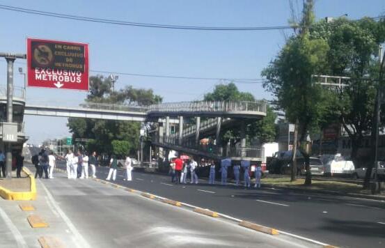 Bloqueo en Eje 4 Sur en Iztacalco. (Jorge Becerril)