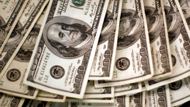 Dólar cierra en 25.68 pesos en bancos; nivel nunca antes registrado