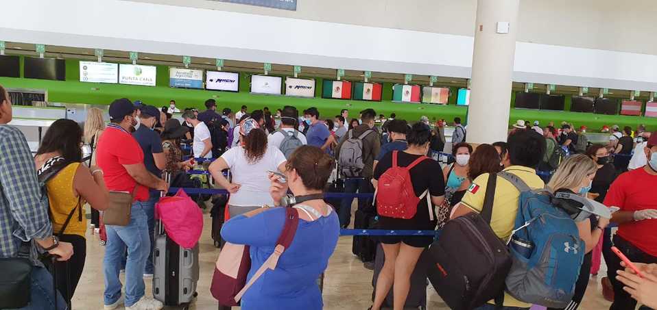 Mexicanos varados en Santo Domingo saldrán por la tarde hacia la CdMx. (Liliana Padilla)