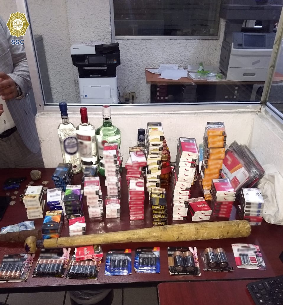Los presuntos ladrones se llevaron dinero, cajetillas y licores (Especial)