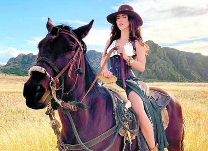 El tema va acompañado de un video filmado en Durango. Especial