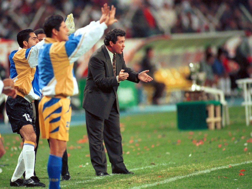 Víctor Manuel Vucetich como director técnico de Tigres en 1996 (Mexsport)