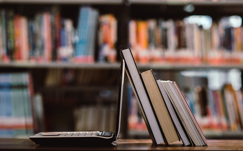 Alumnos de Universidades Tecnológicas y Politécnicas pueden ingresar a la plataforma de biblioteca virtual. (Foto jcomp, Freepik)