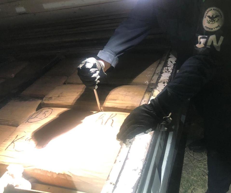Aseguran supuesta droga en Pénjamo. Especial