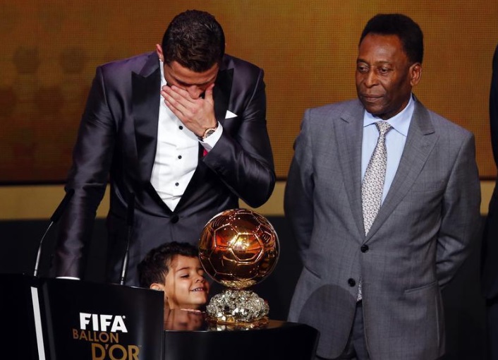 Cristiano Ronaldo y Pelé en la entrega del Balón de Oro (Reuters)
