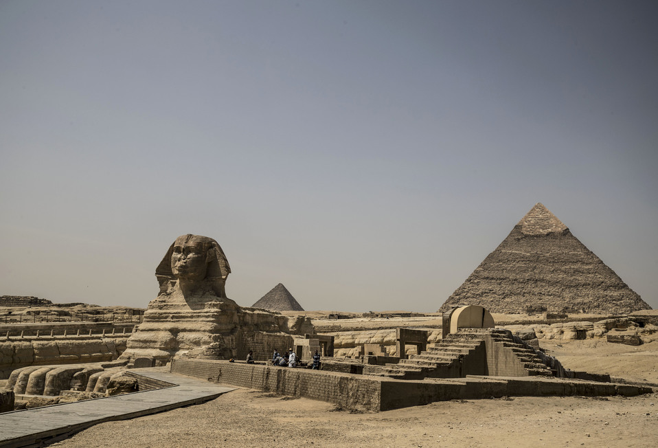 Egipto. La Necrópolis de Guiza completamente vacía debido al cierre por el Covid-19. (AFP)