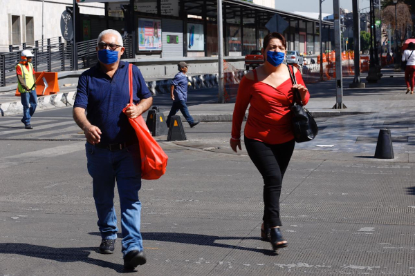 Habitantes de la Ciudad de México usan cubrebocas como medida para evitar la propagación del coronavirus Covid-19. |Nelly Salas.