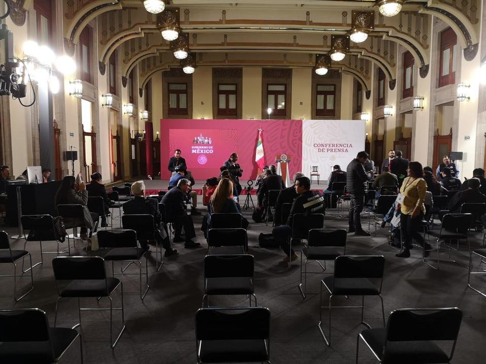 Las sillas del Salón Tesorería fueron separadas al menos a un metro de distancia. (Pedro Domínguez)