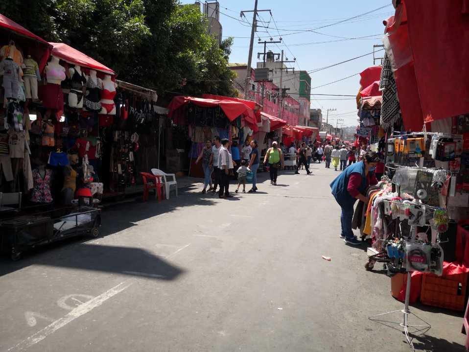 El tianguis se ubica en la vía Morelos. (Zuleyma García)