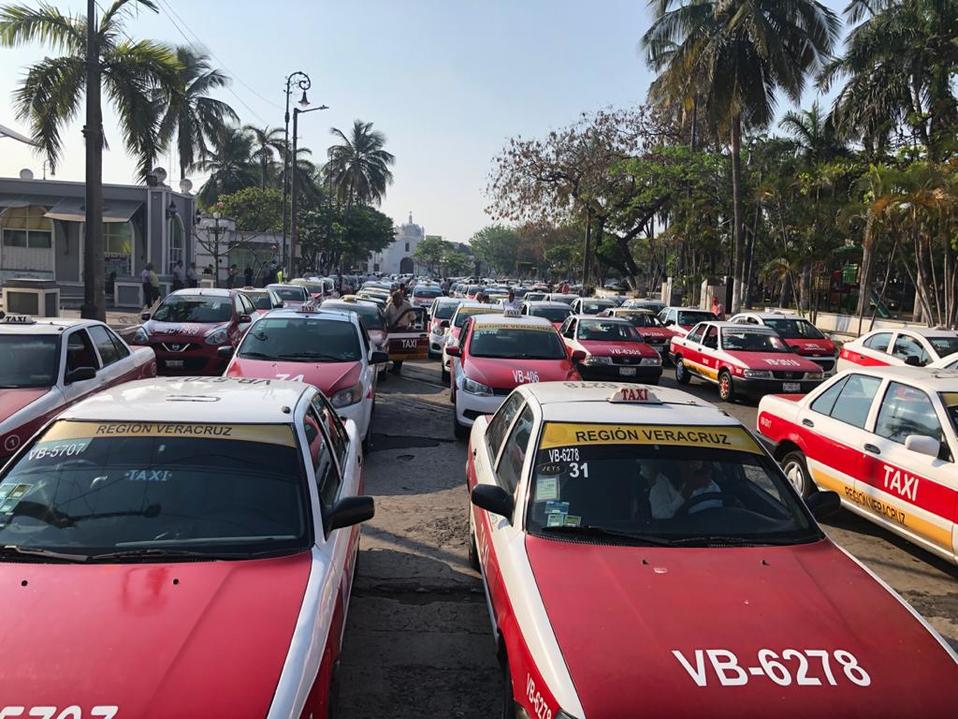 Cerca de 600 vehículos pararon en la calle. (Foto: Isabel Zamudio)