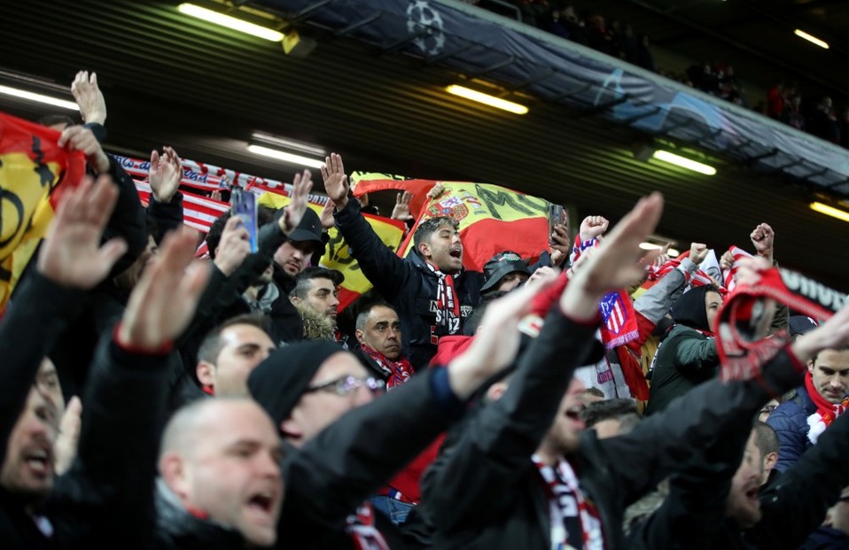 Aficionados durante partido de Atlético de Madrid (Reuters)
