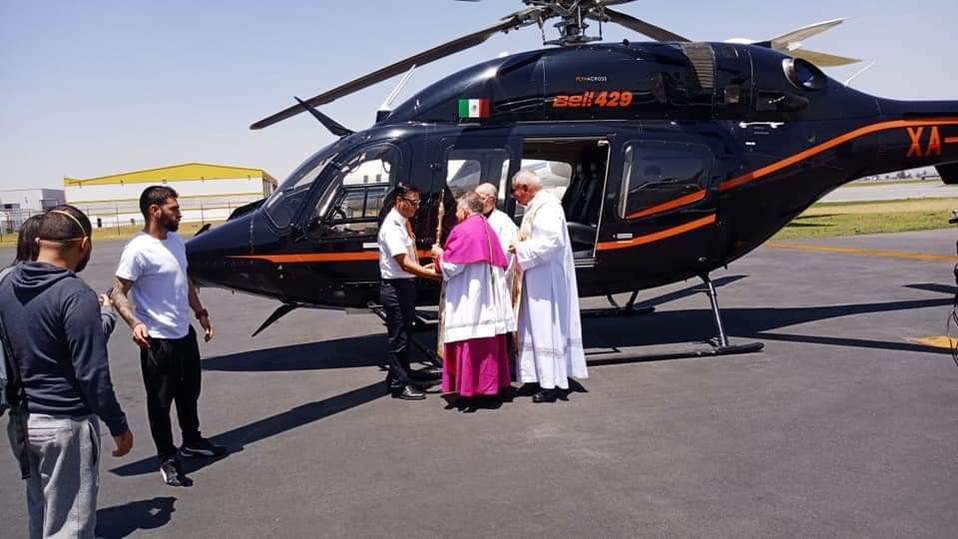 El arzobispo pidió a los fieles salir a las 11:00 con un pañuelo blanco y ondearlo en sus patios y techos en señal de oración. (Especial)