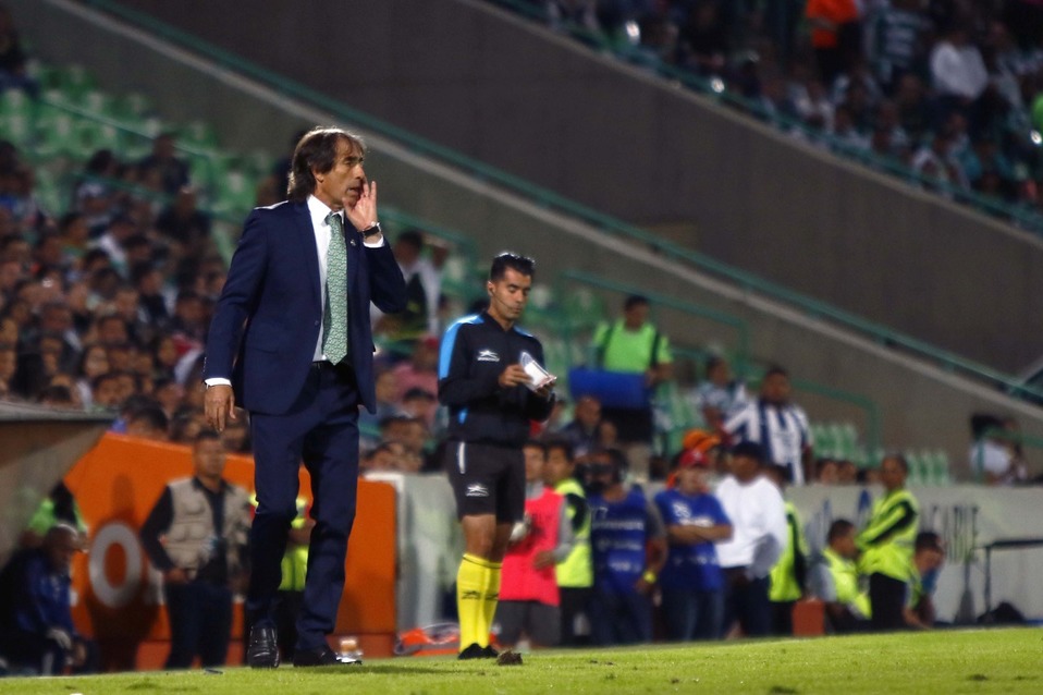 Guillermo Almada llegó al club albiverde en 2019, ha mantenido el invicto en el Estadio Corona. (Especial)