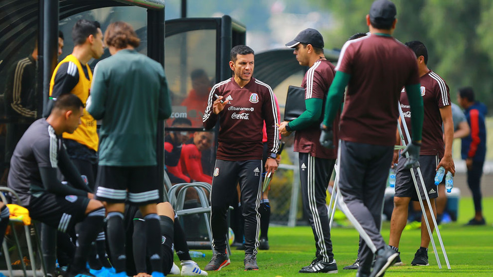 Jaime Lozano tendrá que modificar su plantilla si FIFA y COI no extienden el límite de edad (Imago7)