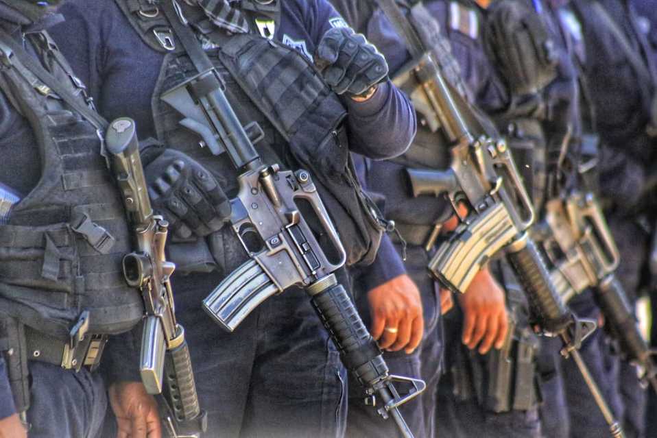 Policía estatal monta mega operativo en el mercado Morelos. (Andrés Lobato)
