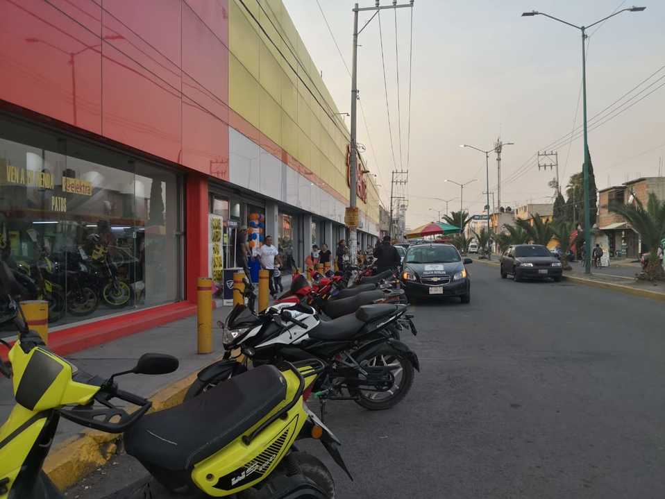 Los sujetos tomaron diversos aparatos electrónicos. (especial)