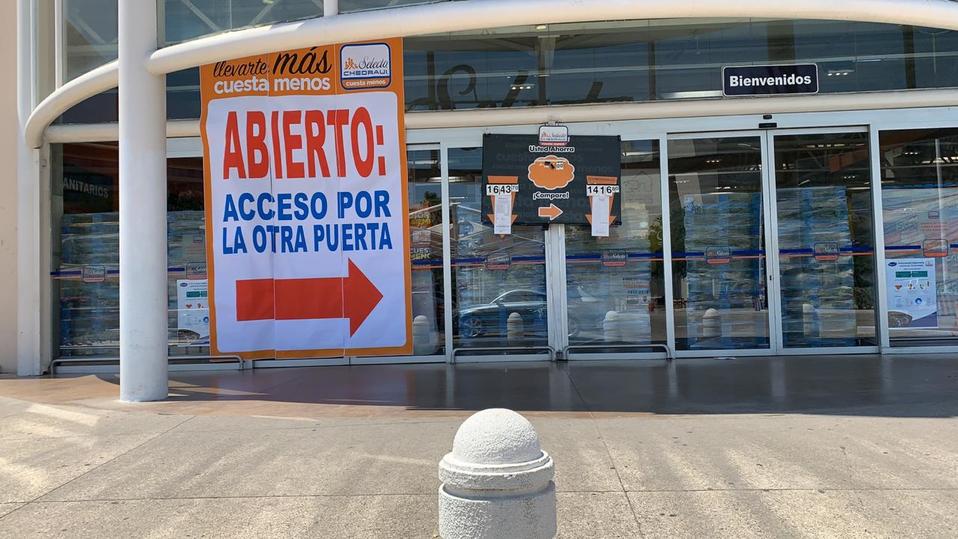 Los trabajadores empezaron desde temprano a tapar algunas zonas. (Foto: Javier Trujillo)