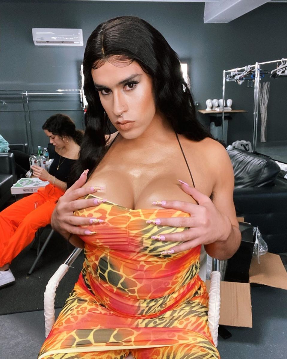 Bad Bunny se viste de mujer para dar mensaje de equidad de género (Instagram).
