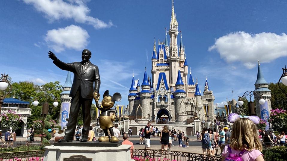 Disney anuncia que sus parques permanecerán cerrados "indefinidamente"