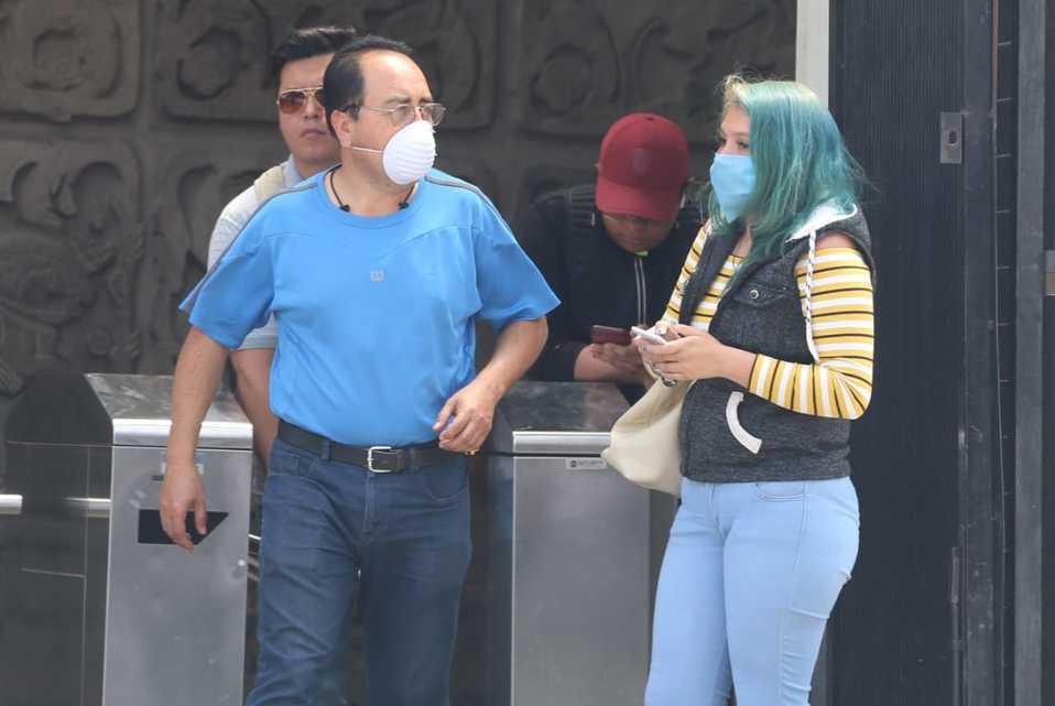 Varias personas usan cubrebocas ante la emergencia sanitaria por Covid-19. (Javier Ríos)