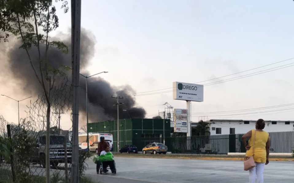 La columna de humo se pudo apreciar a kilómetros (Foto/ Jaime Maya).