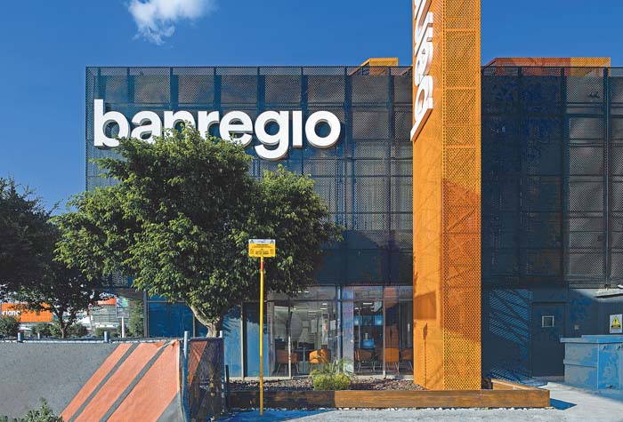 Contempla a negocios y personas físicas. Especial