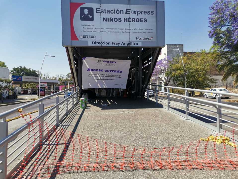 La estación Niños Héroes del Macrobús estará cerrada al público hasta el 31 de marzo. (Diana Barajas)