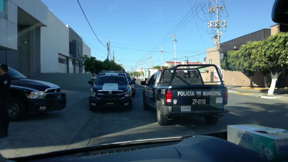 El cuerpo de un hombre fue abandonado al interior del Technology Park de Guadalajara. (Juan Carlos Munguía)