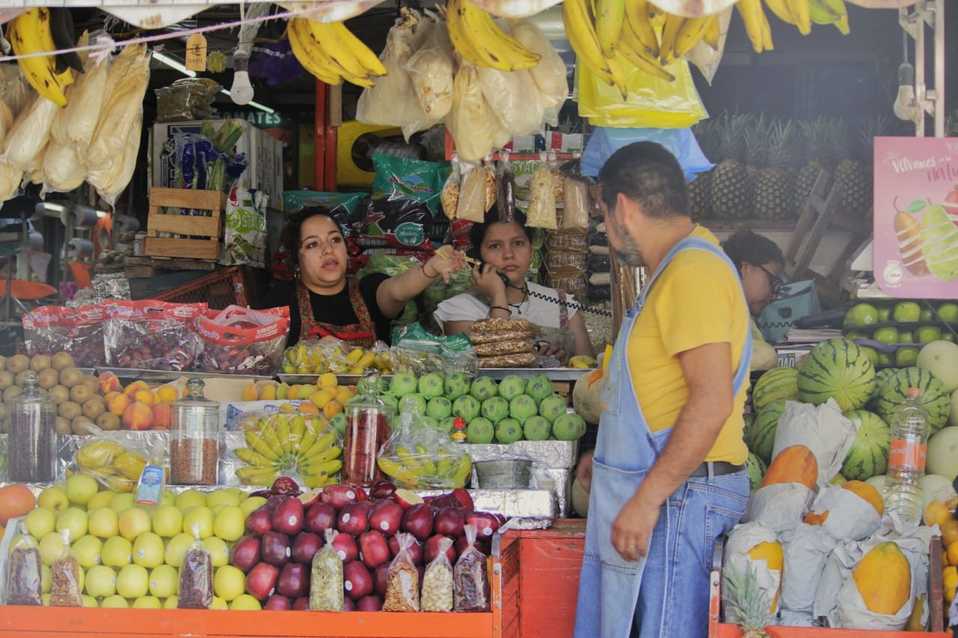 Fruterías en León brindan servicio a domicilio