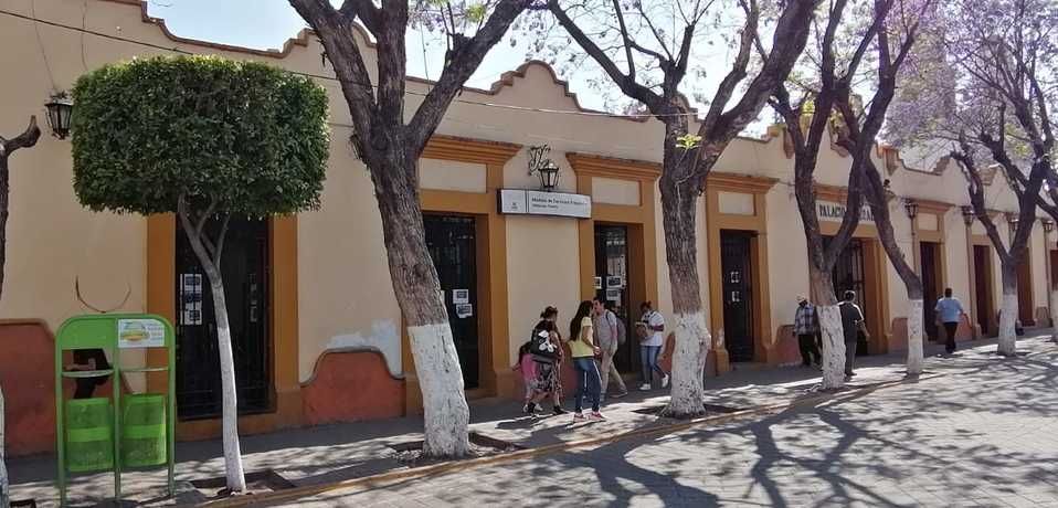 Se tiene una alta cantidad de usuarios que quieren hacer sus trámites pero el acceso ahora está más restringido. (Apolonia Amayo)