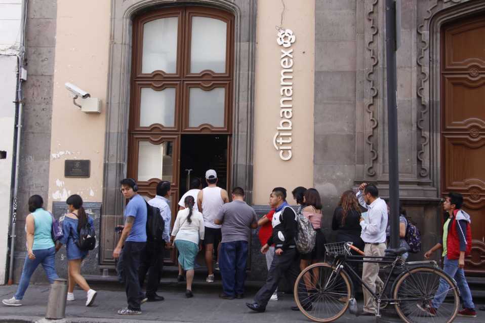 Aumentan quejas contra bancos y aseguradoras. (Melanie Torres)