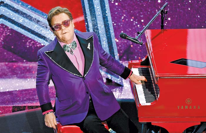 El cantante volvió a demostrar su lado humano al congregar a decenas de artistas. AP