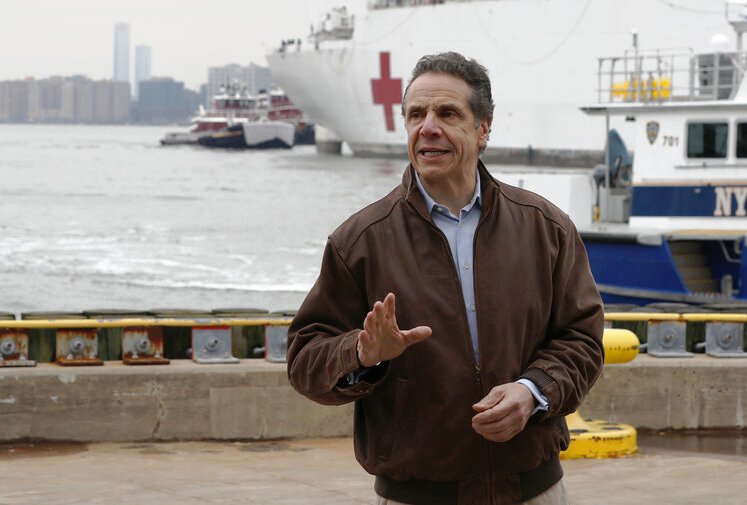 La curva sigue subiendo, con 6 mil 984" más que ayer, dijo el gobernador Andrew Cuomo. (AP)