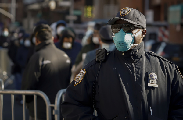 El Departamento de Policía de Nueva York informó que ha perdido a tres de sus integrantes a consecuencia del virus. |Reuters