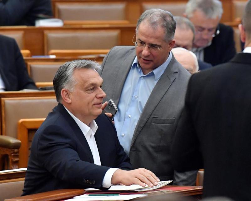 El Ejecutivo de Orbán podrá emitir decretos y decidir cuándo ha pasado la situación de emergencia. (EFE)