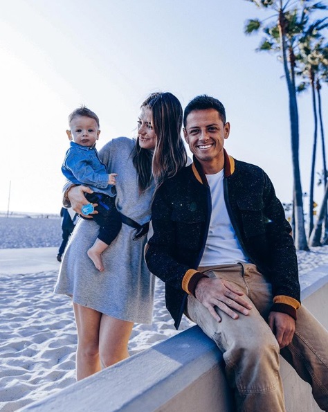 Javier Chicharito Hernández, su esposa Sarah Kohan y su hijo Noah (Instagram @ch14_)